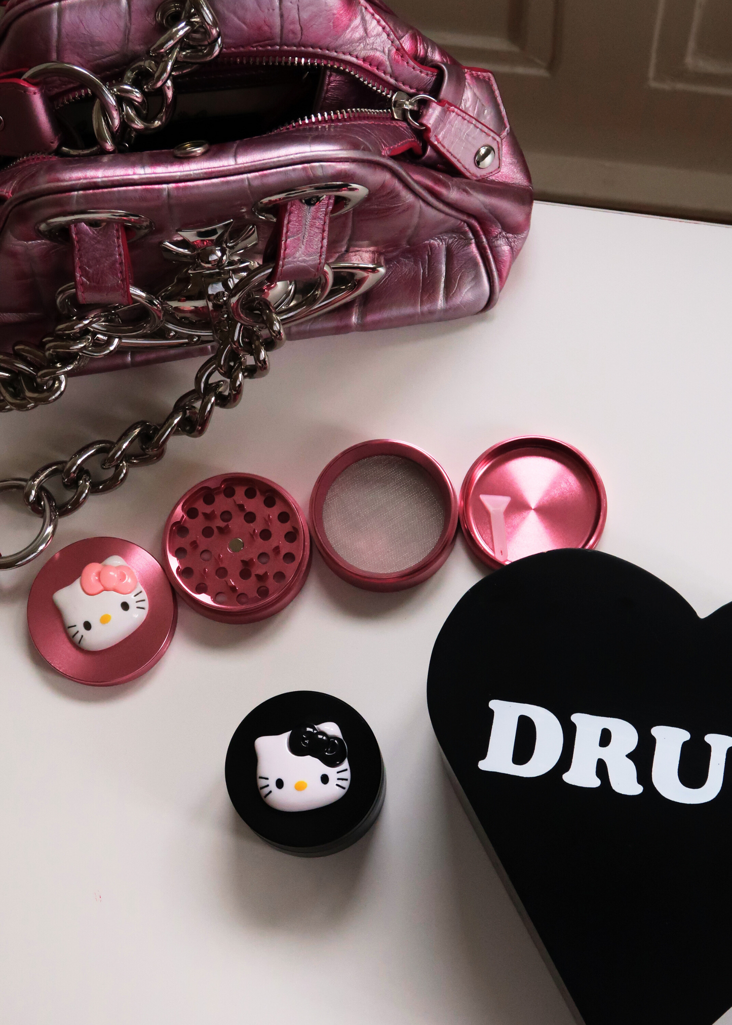 63MM BLACK GRINDER WITH HELLO KITTY