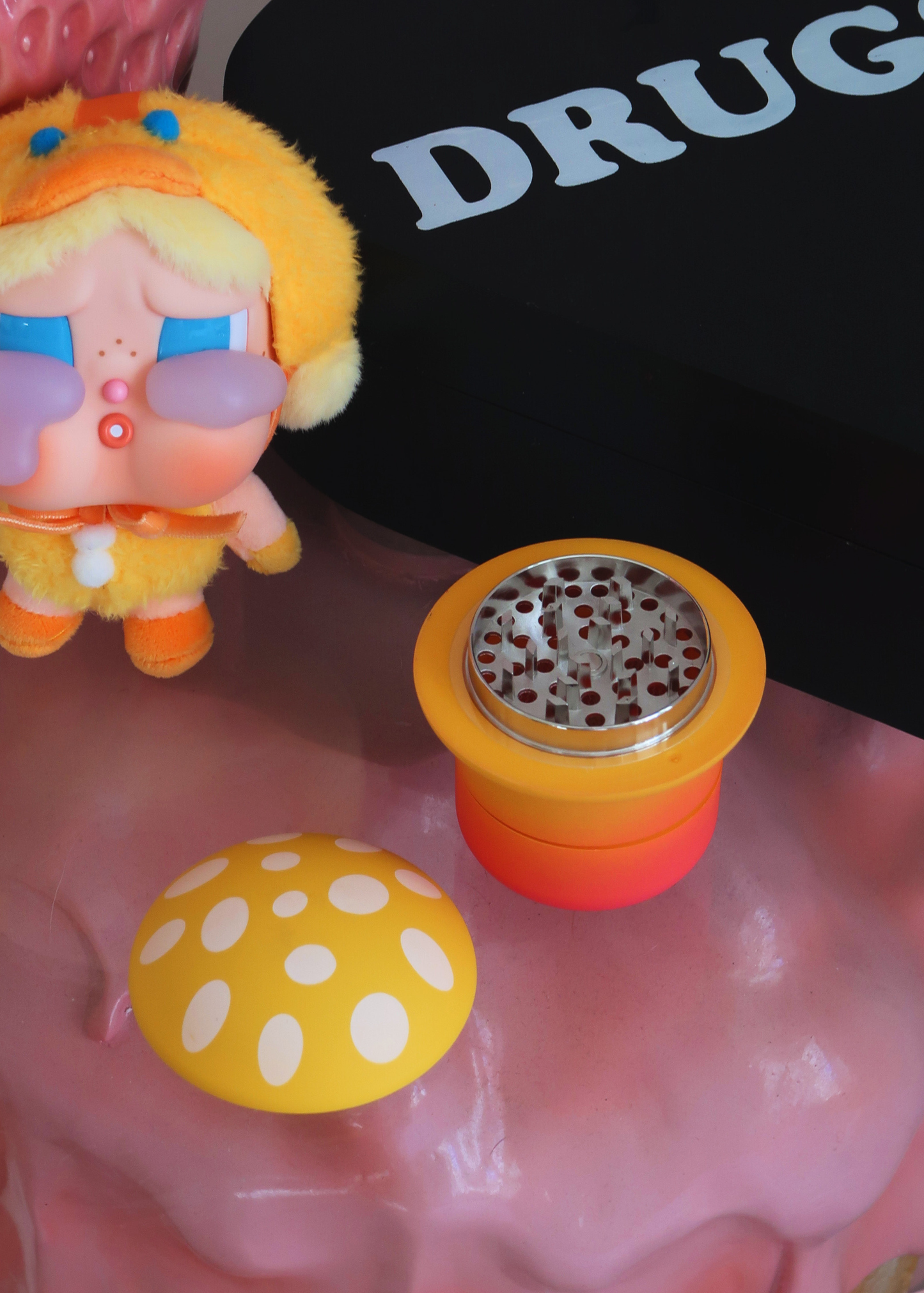 MUSHROOM DREAM GRINDER YELLOW AND ORANGE MATTE