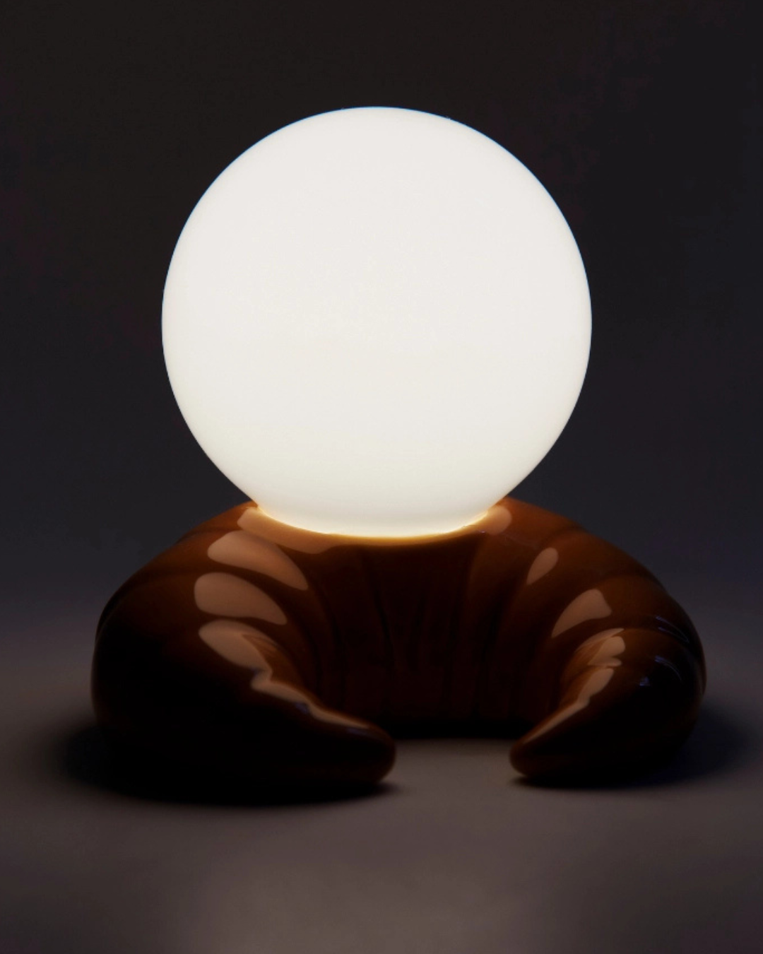 CROISSANT LAMP - lampička ve tvaru croissantu