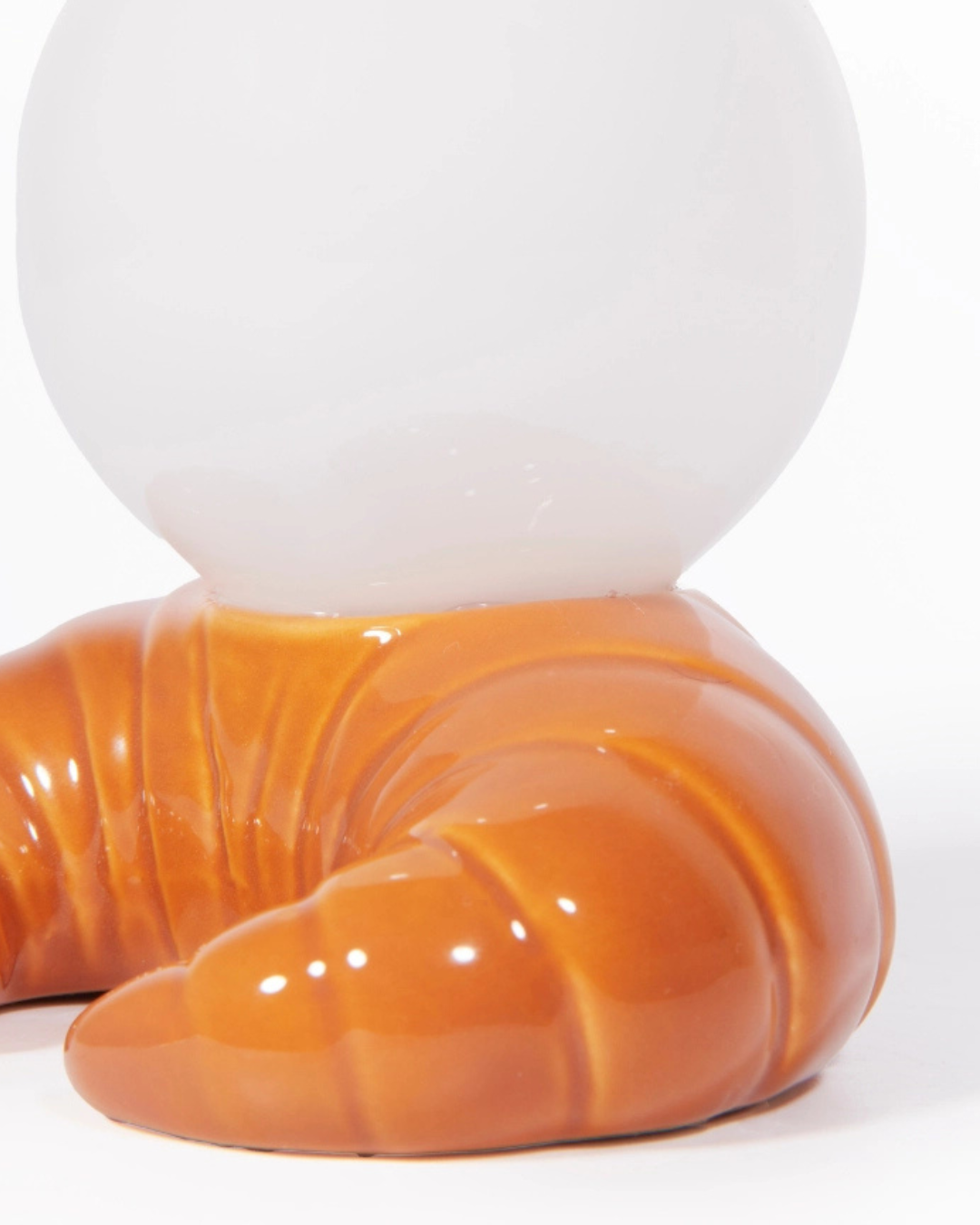 CROISSANT LAMP - lampička ve tvaru croissantu