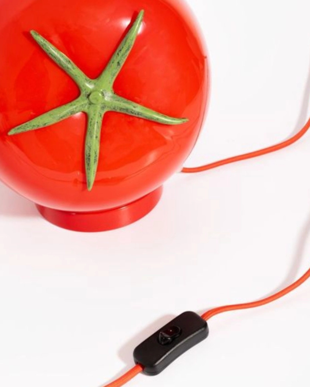 WHIMSICAL TOMATO LAMP - lampa ve tvaru rajčete