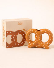 WHIMSICAL PRETZEL VASE - váza ve tvaru preclíku