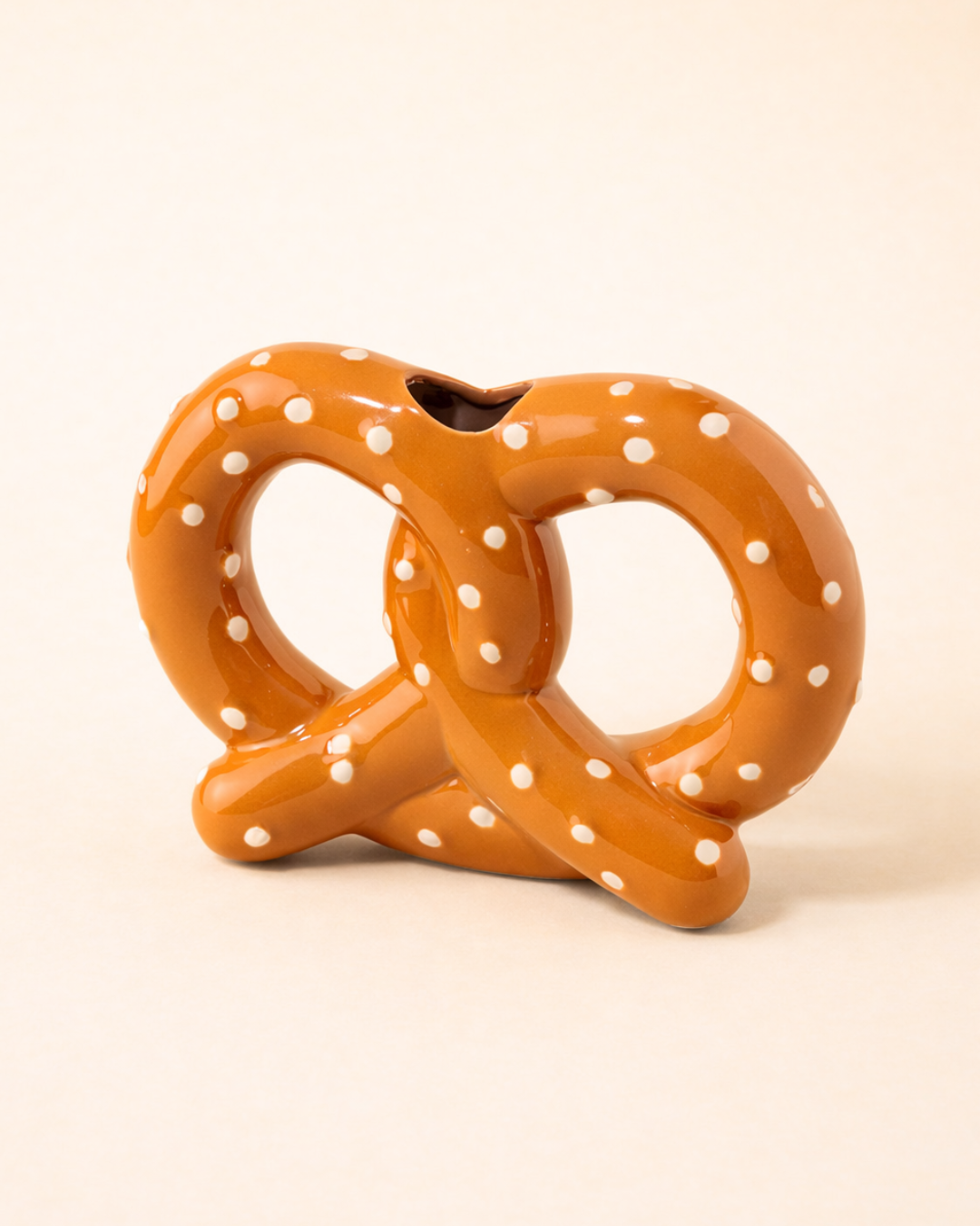 WHIMSICAL PRETZEL VASE - váza ve tvaru preclíku