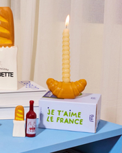 WHIMSICAL CANDLE HOLDER - svícen ve tvaru croissantu