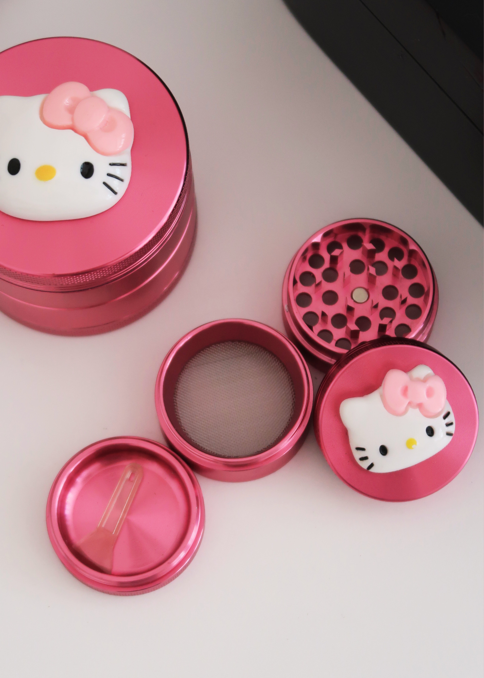 40MM PINK GRINDER WITH HELLO KITTY