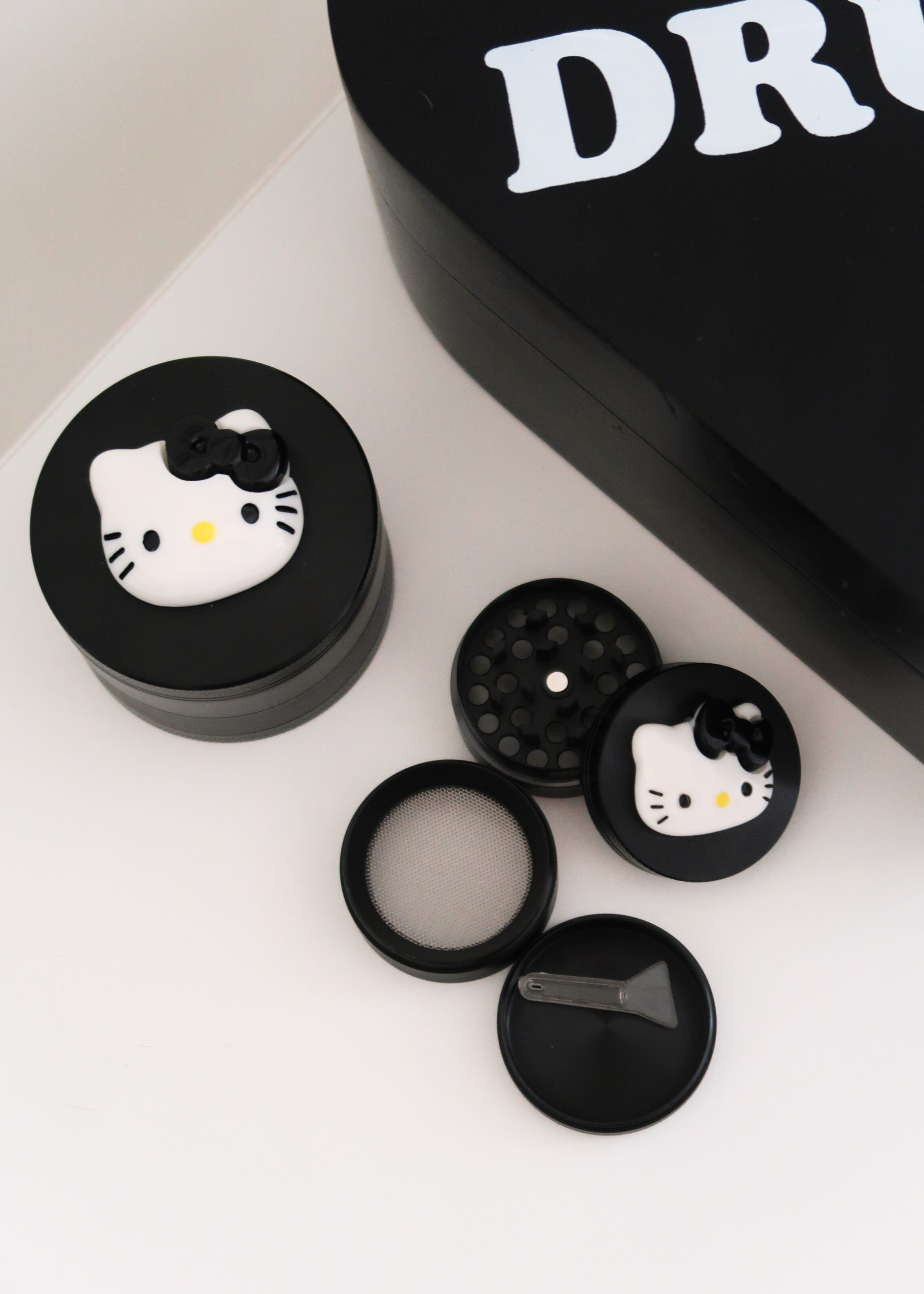 40MM BLACK GRINDER WITH HELLO KITTY