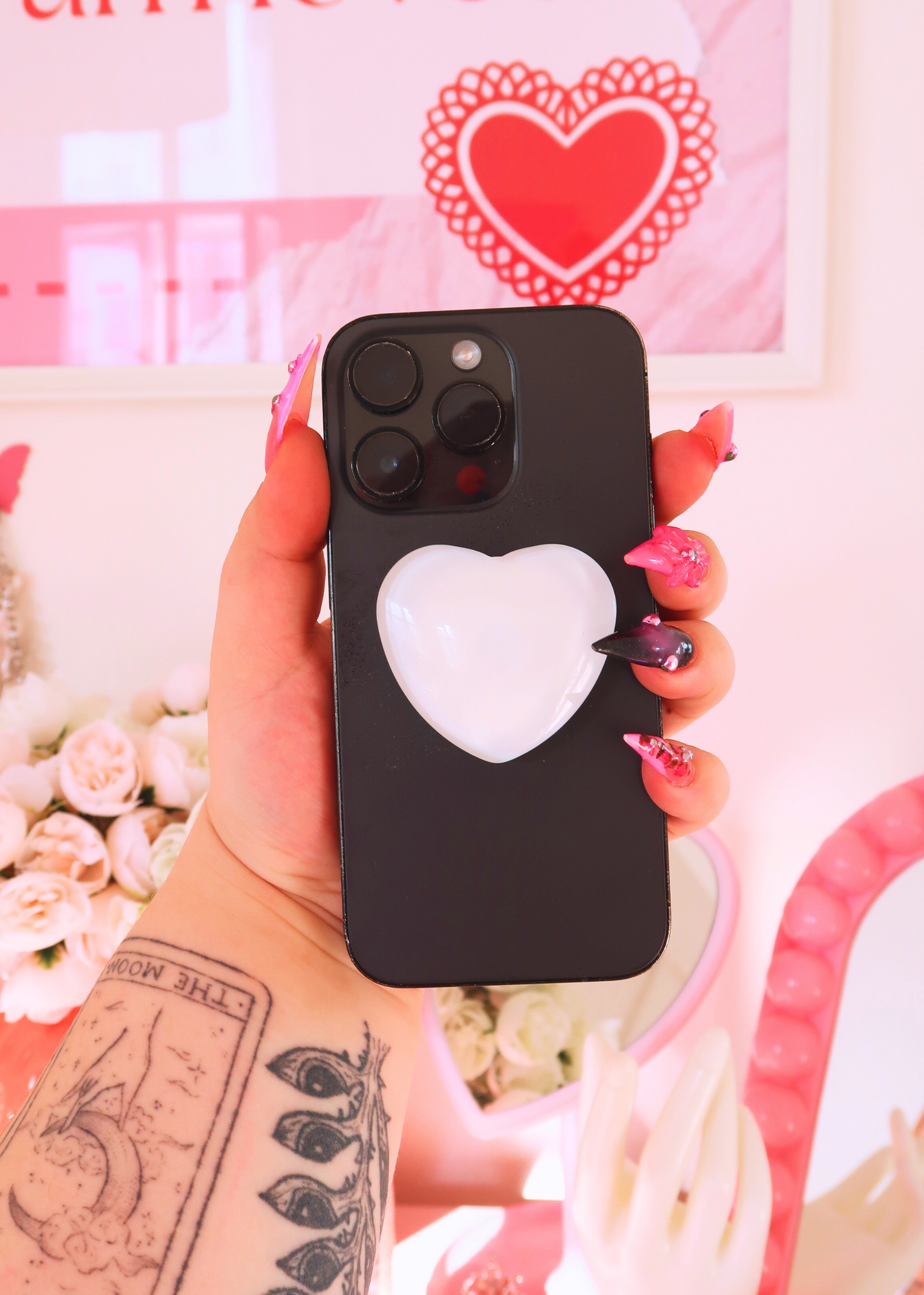 WHITE HEART POP SOCKET