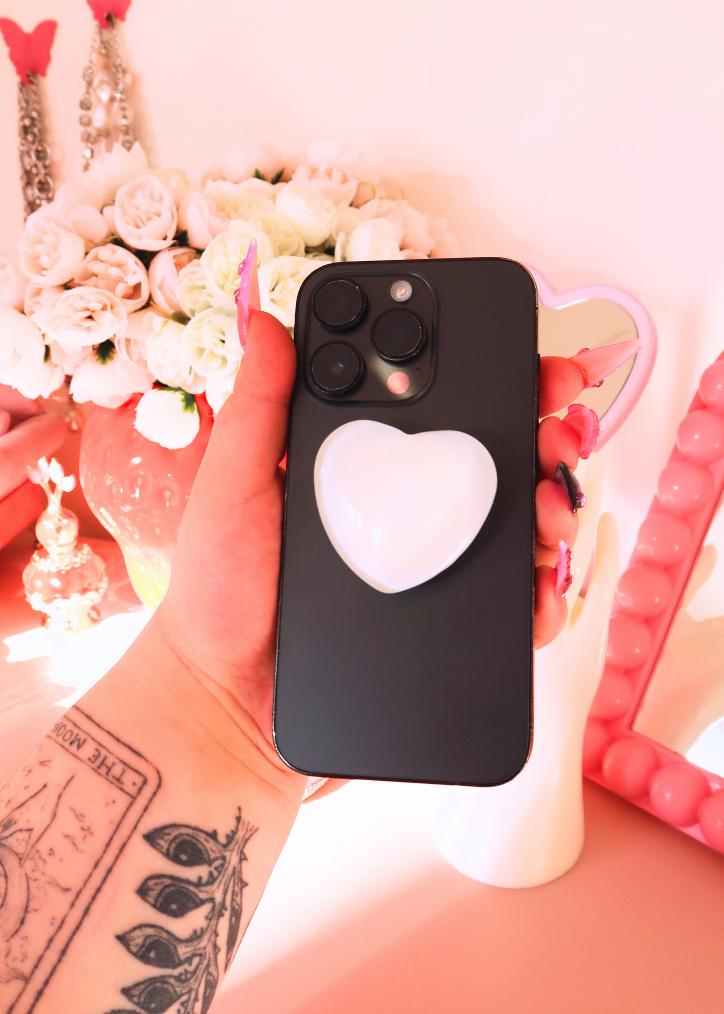 WHITE HEART POP SOCKET