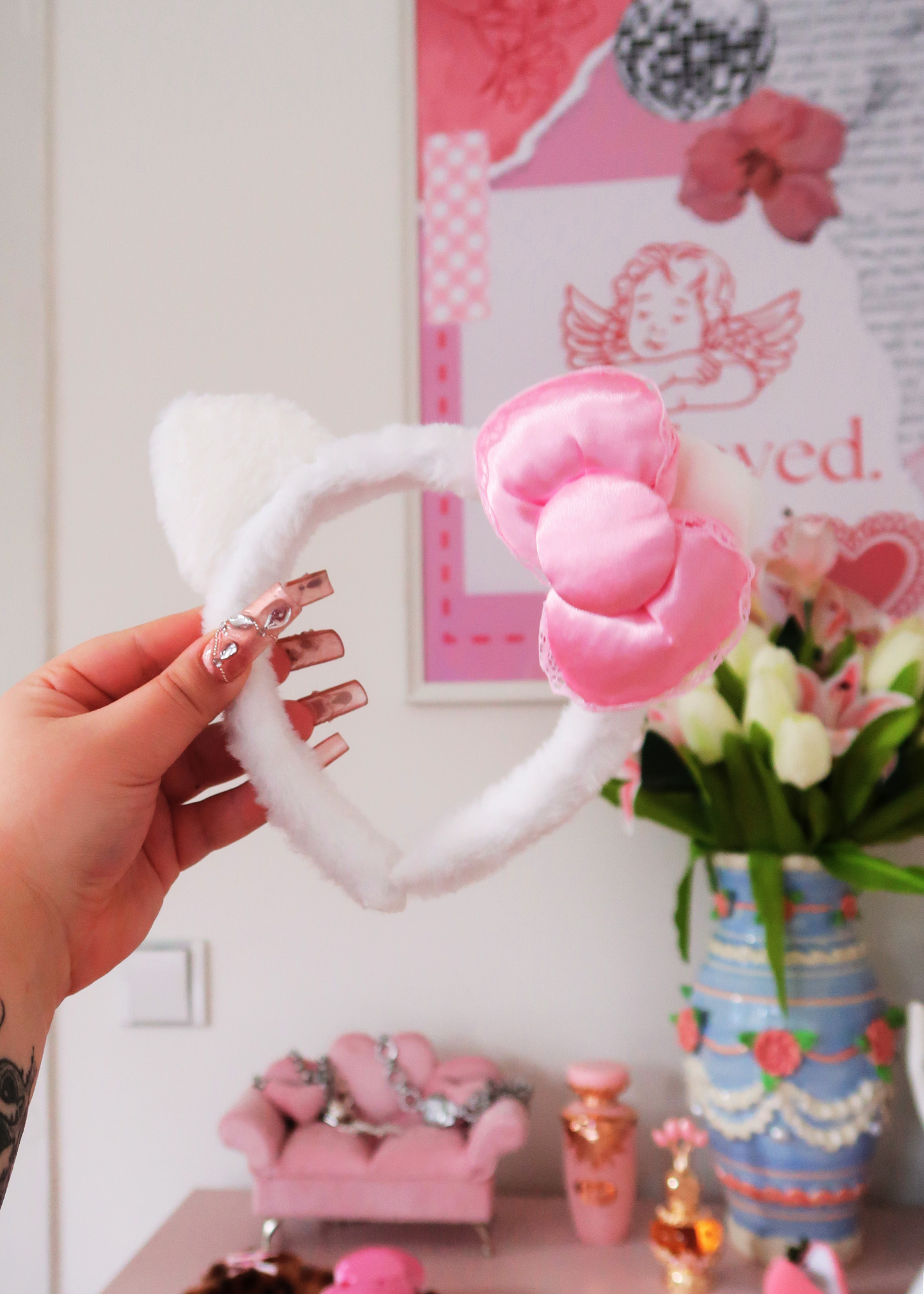 WHITE HEADBAND WITH A BOW