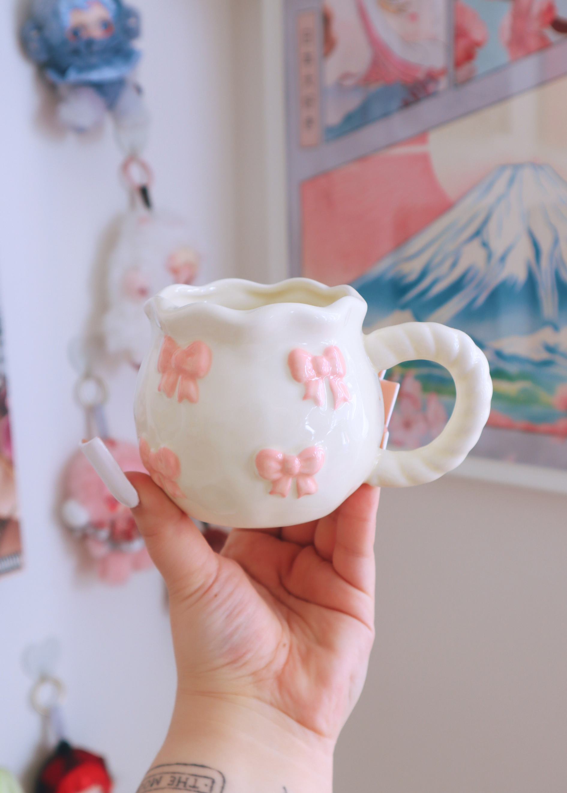 ADORABLE MUG WITH 3D PINK BOWS