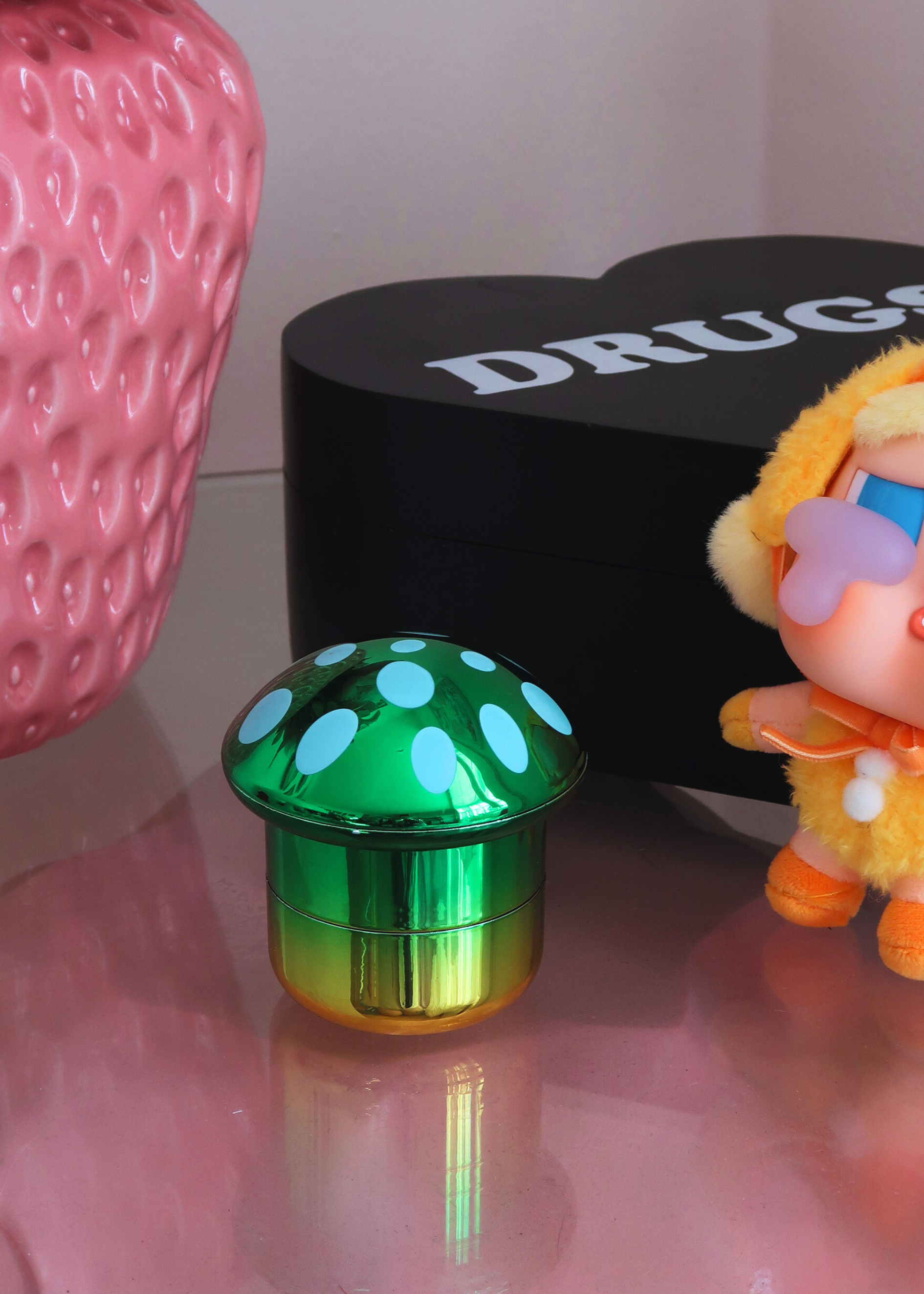 MUSHROOM DREAM GRINDER GREEN AND YELLOW METALLIC