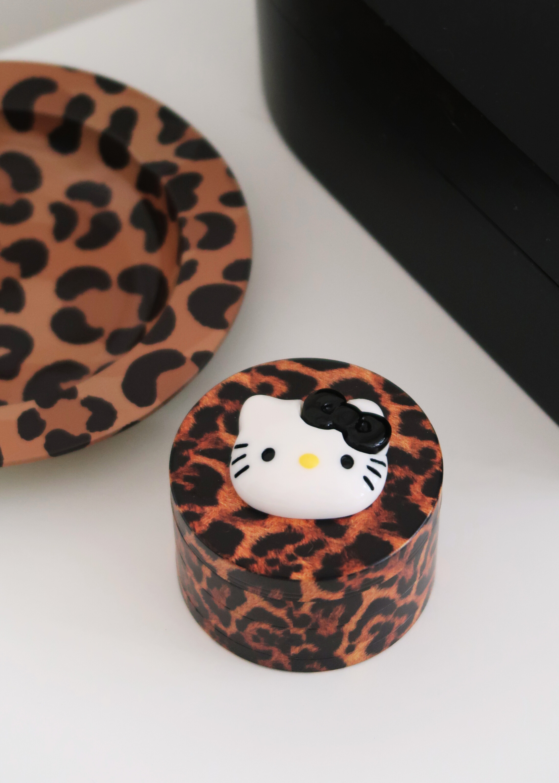 63MM GLAMOUR GRINDER WITH HELLO KITTY