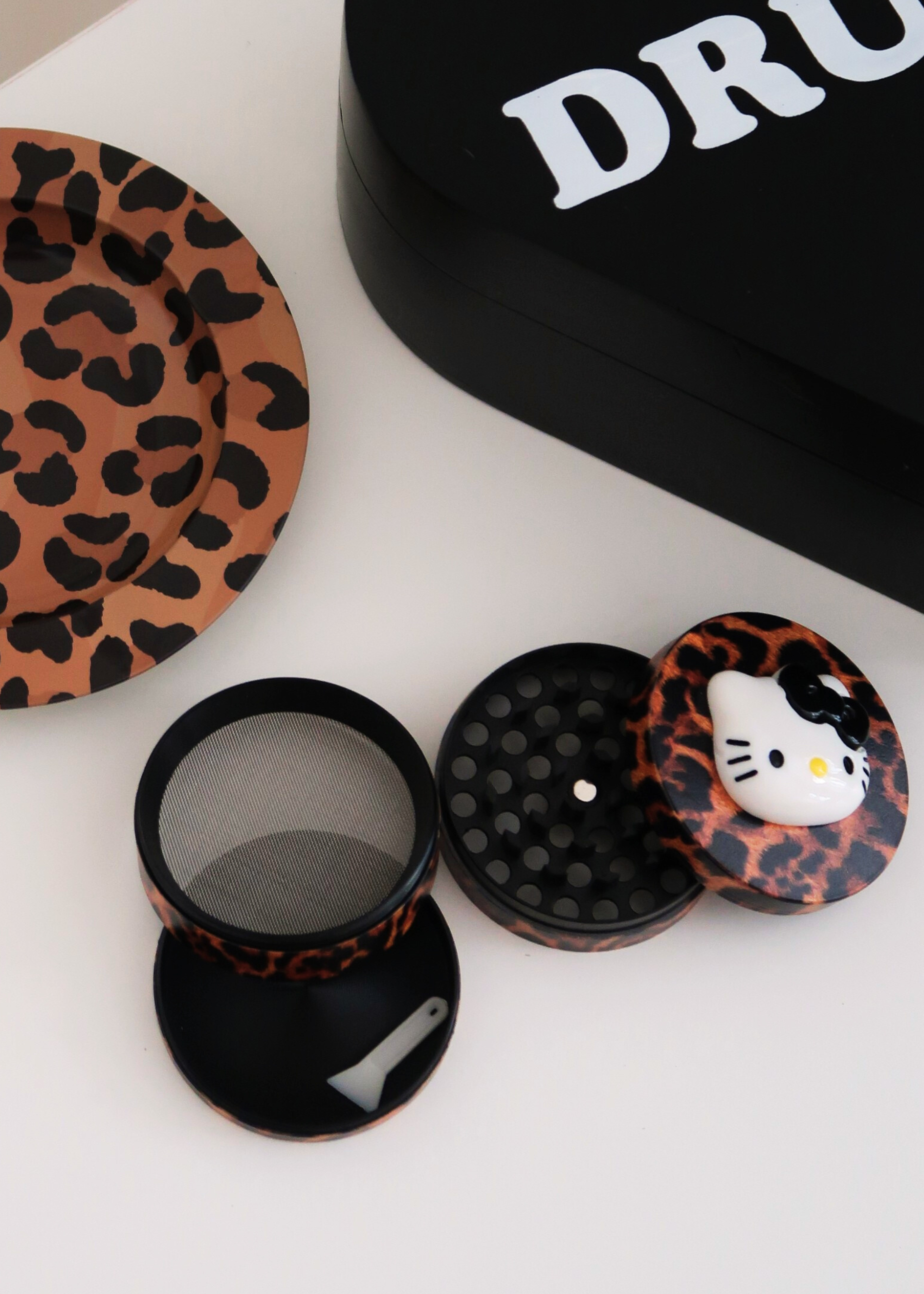 63MM GLAMOUR GRINDER WITH HELLO KITTY