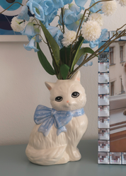 KITTY WHITE VASE WITH A BLUE BOW