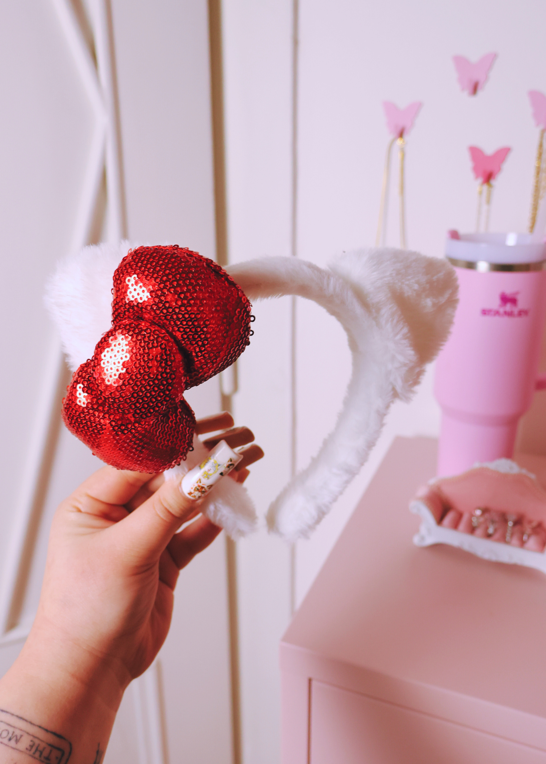 HELLO KITTY TŘPYTIVÁ SKINCARE ČELENKA červená