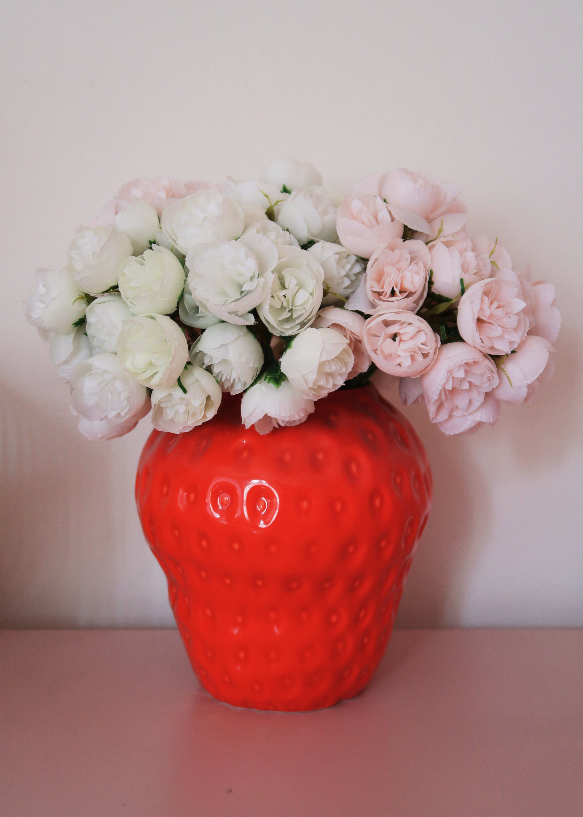 STRAWBERRY VASE RED