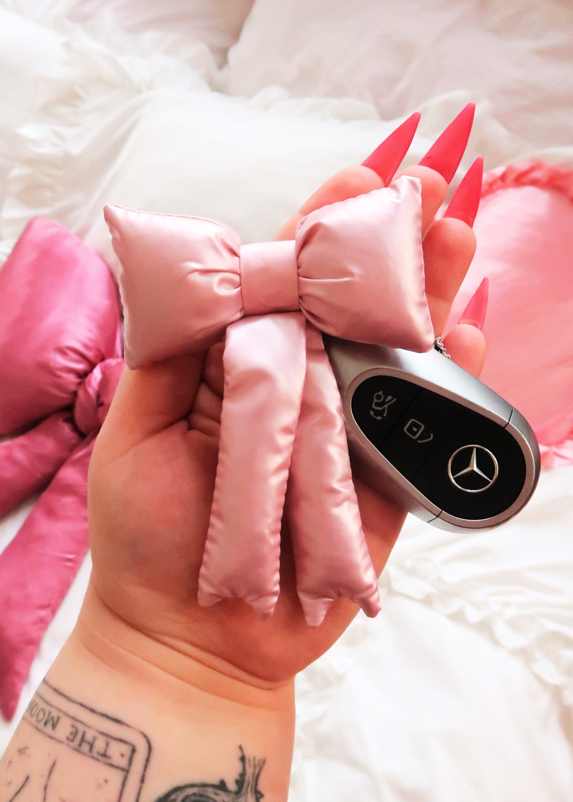 SATIN SQUICKY BOW keychain