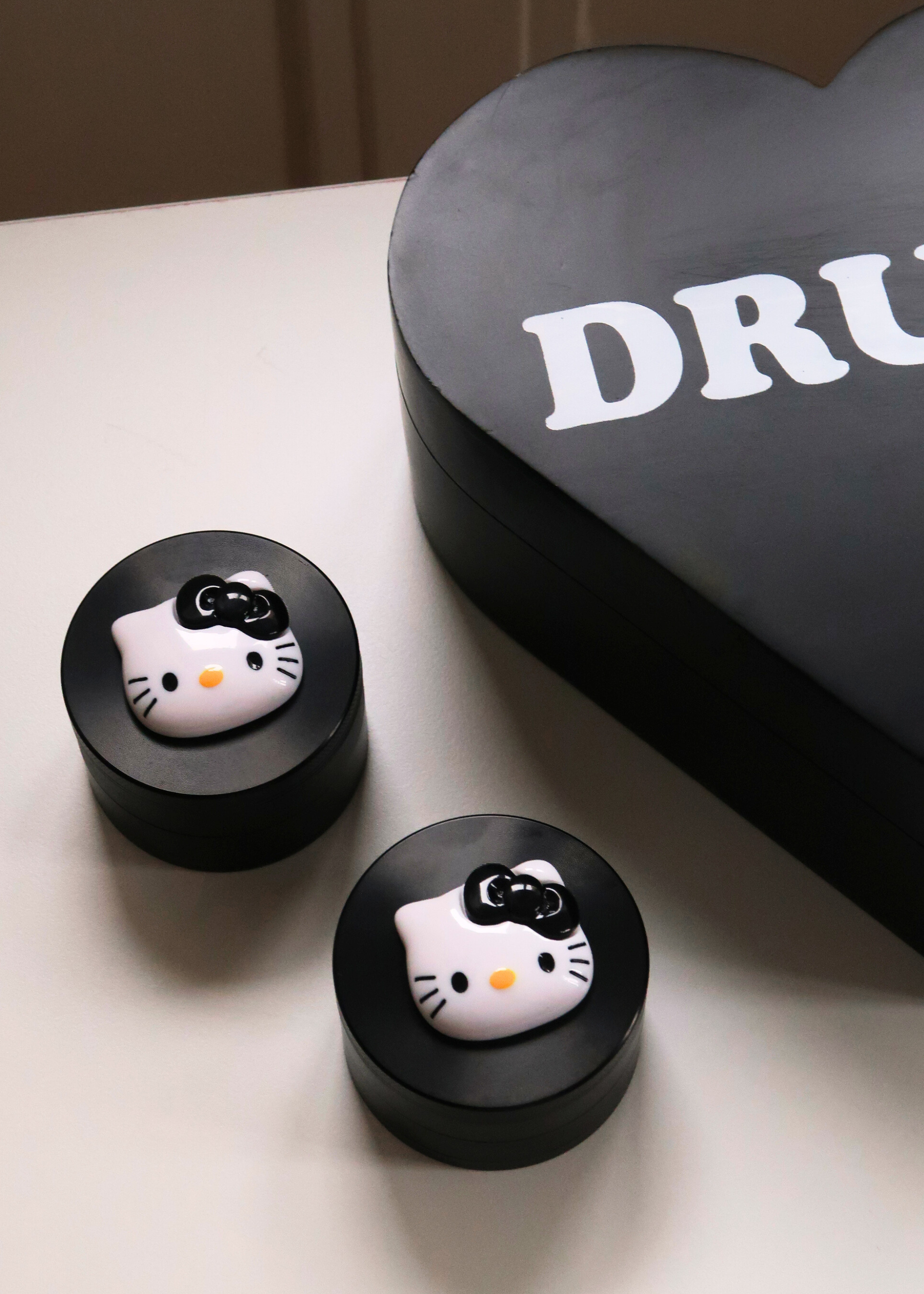 63MM BLACK GRINDER WITH HELLO KITTY